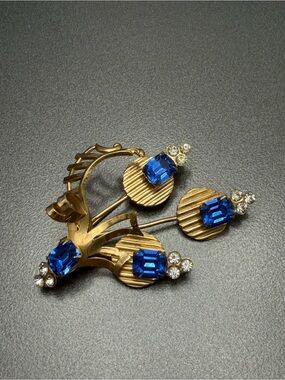 Vintage Art Deco  Brooch with Blue Rhinestone Accents #cz50